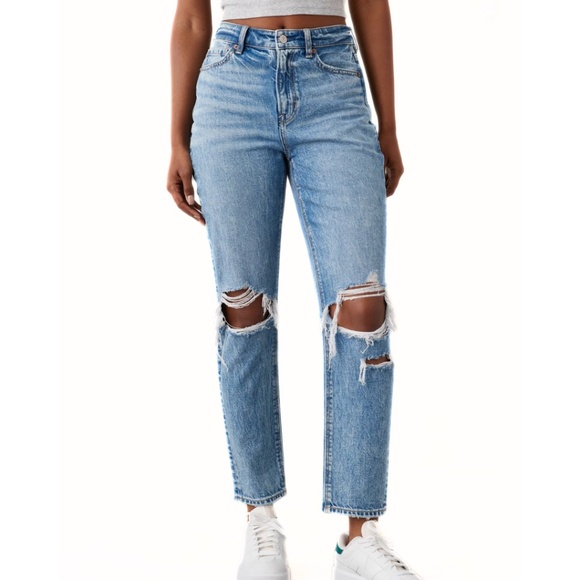 American Eagle Strigid Mom Jeans Medium Wash Size 12 - Picture 1 of 9